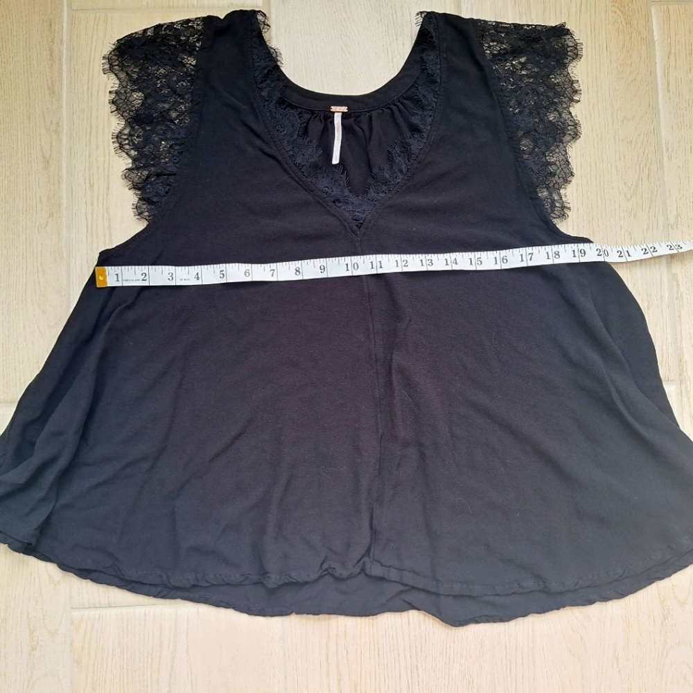 Free People Womens Black V-Neck Lace Trim Top Flowy Style Cap Sleeves - Large - Picture 7 of 11